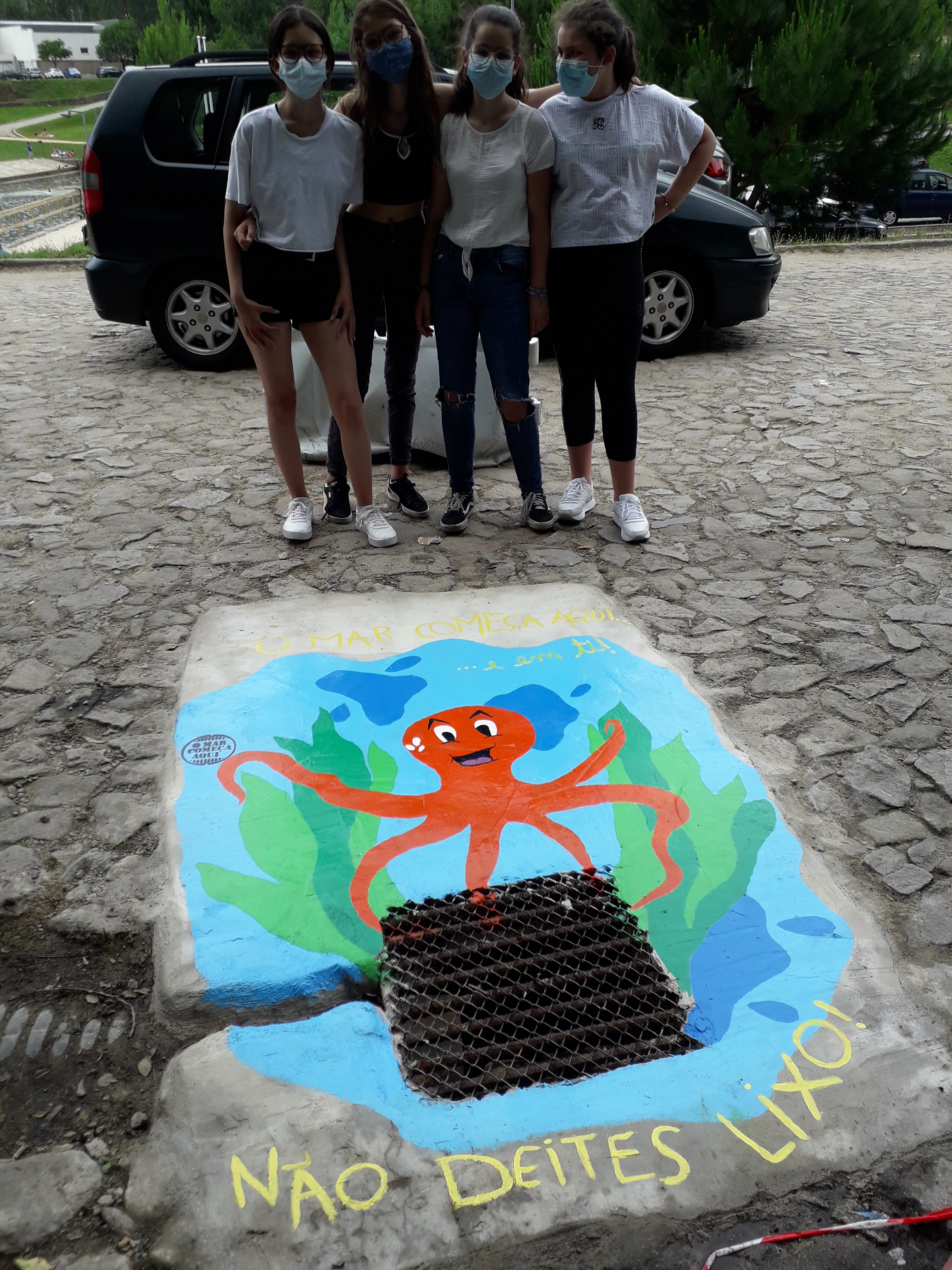 EB23 Milheirós de Poiares - pintura sarjeta junto ao fontanário na freguesia
