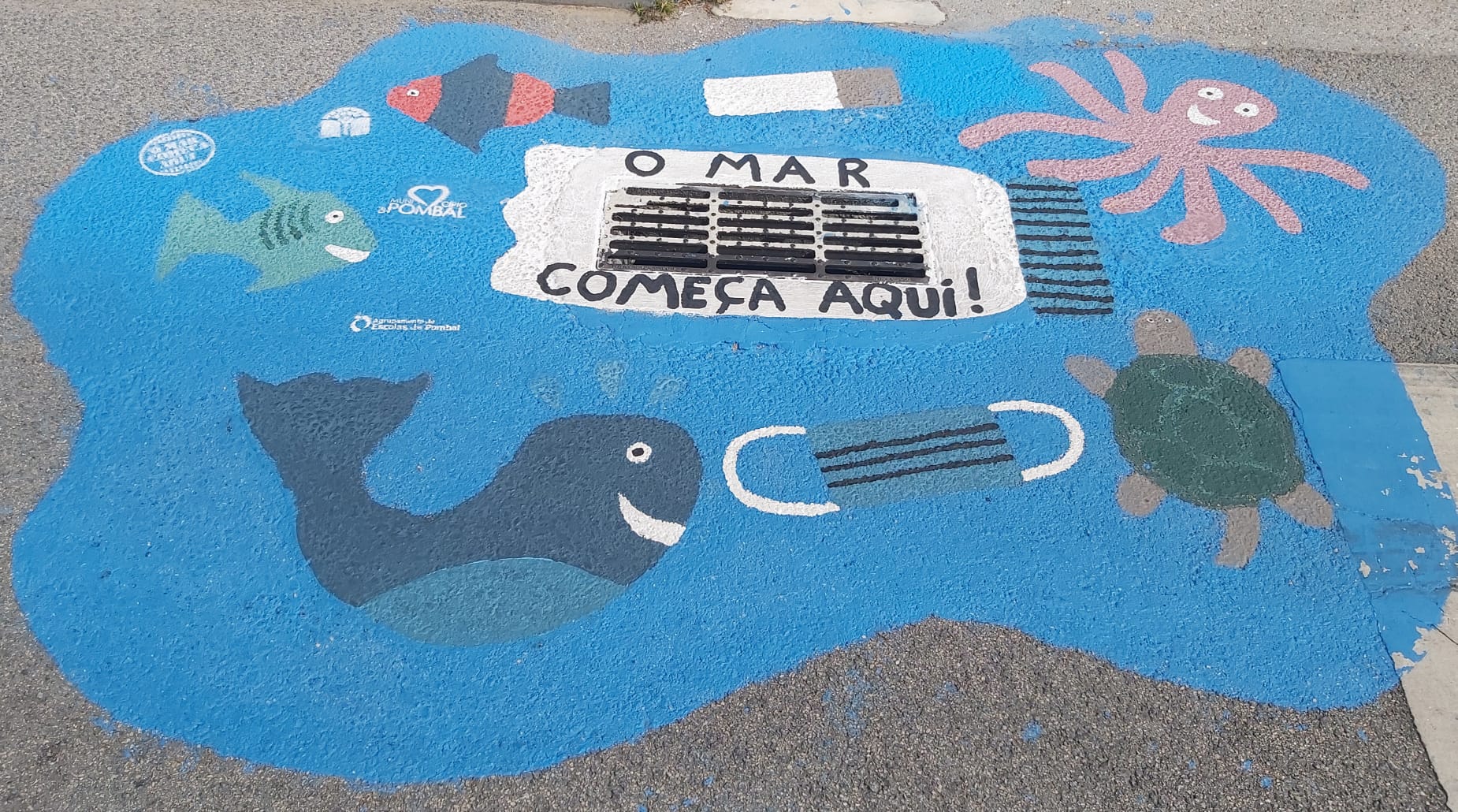 Centro Escolar do Louriçal<br />
Foto final da pintura para concurso - "O mar começa aqui!"