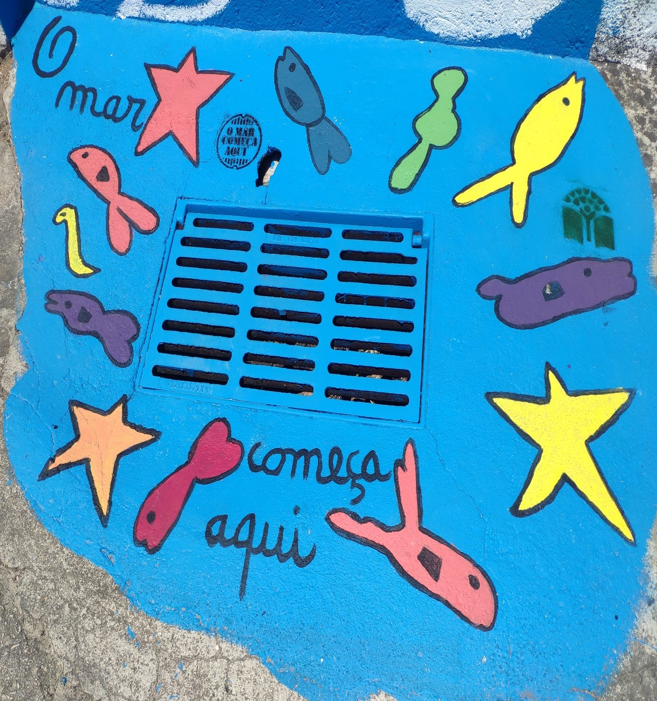 Escola Básica de Figueiró do Campo<br />
Sarjeta pintada "O Mar Começa Aqui"