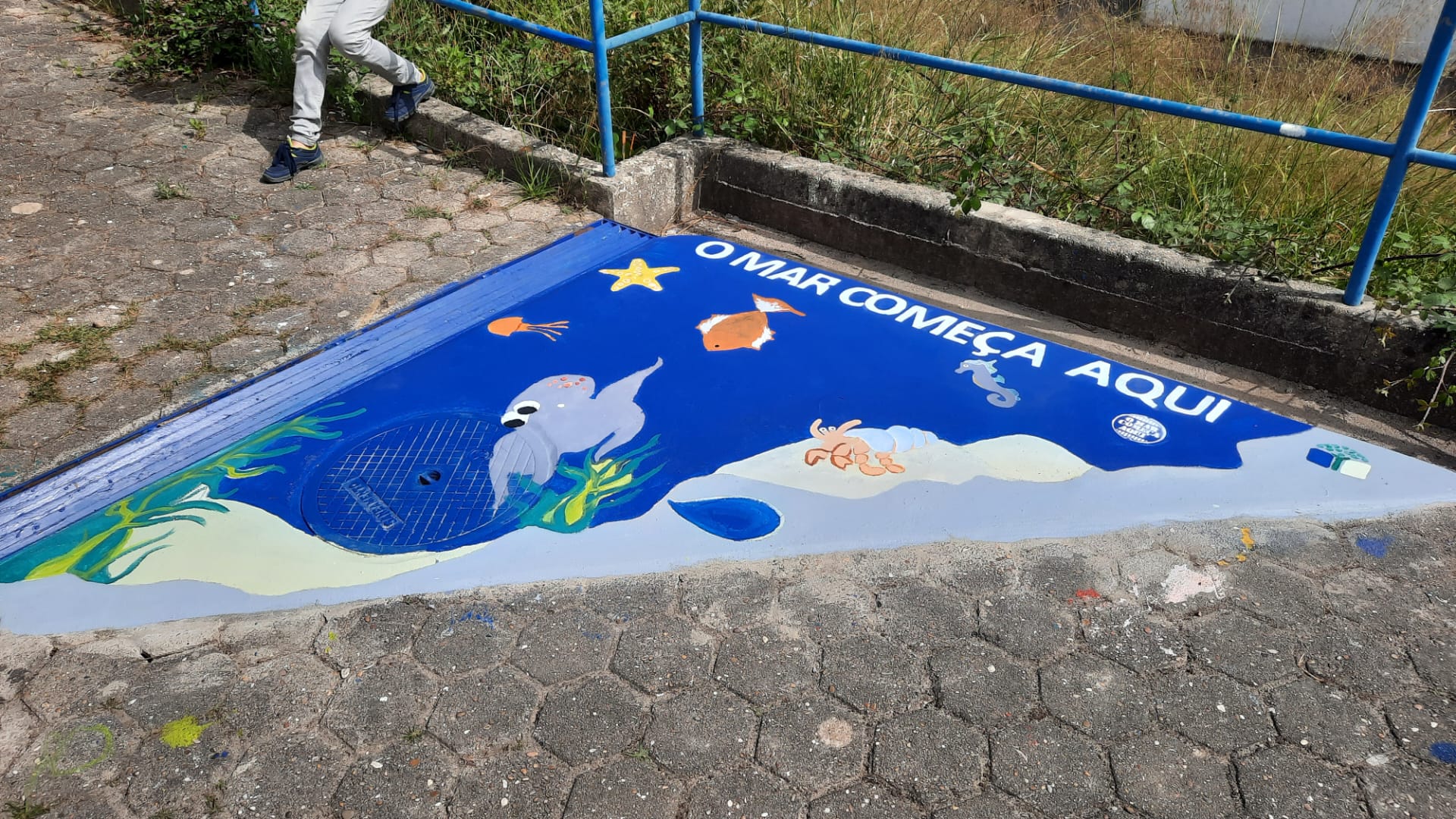 Escola Básica de Vila d'Este<br />
Pintura "O Mar Começa Aqui" do Agrupamento de escolas de Vila D`Este, baseada no desenho vencedor.