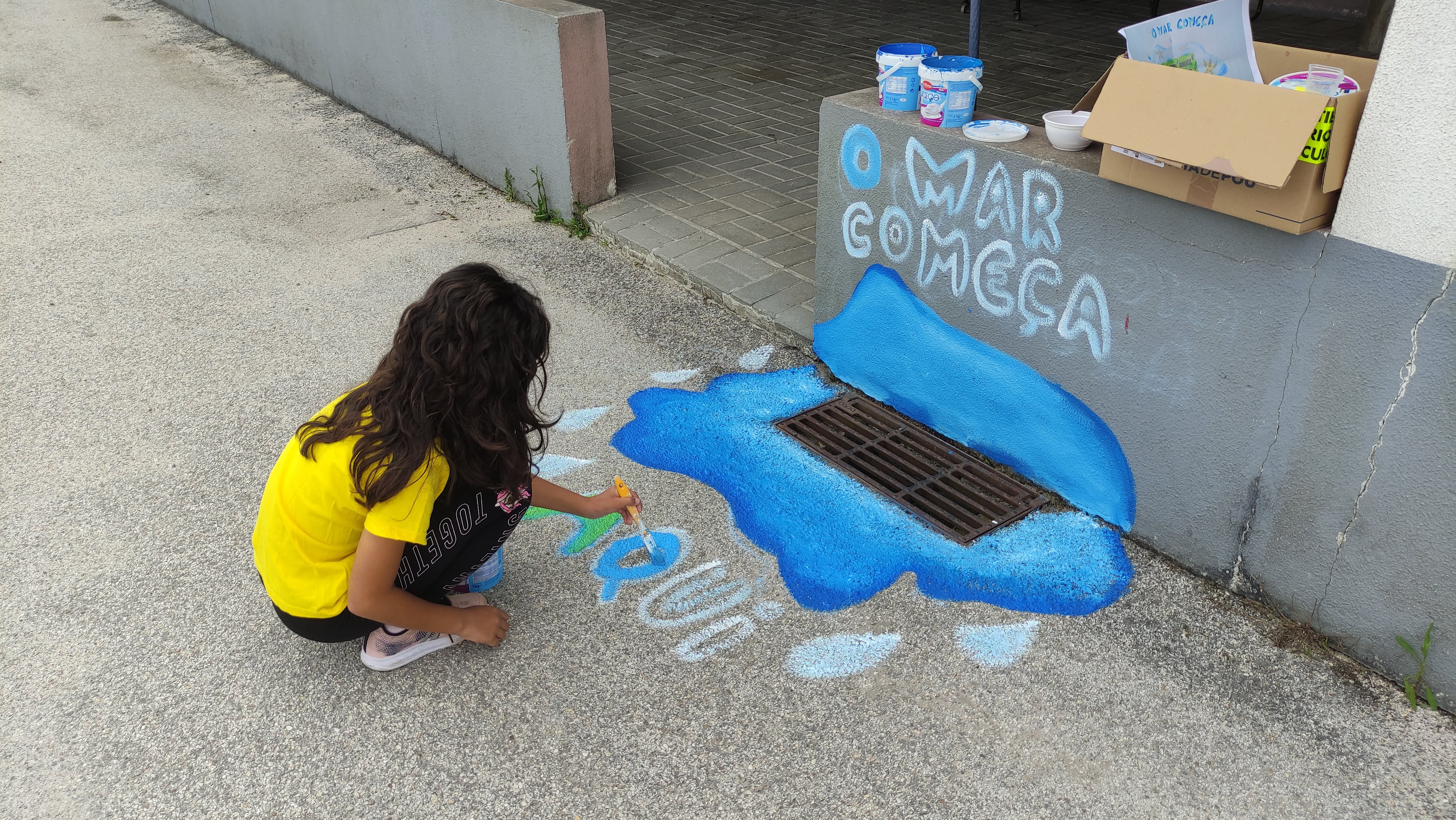 O processo de desenho e pintura foi feito sob a orientação da professora coordenadora Eco-Escolas Susana Vasconcelos